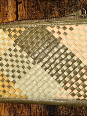 Woven Leather Zip Wallet in Olive, Cream & Blush- No brand